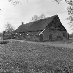 Rechterzij- en achtergevel